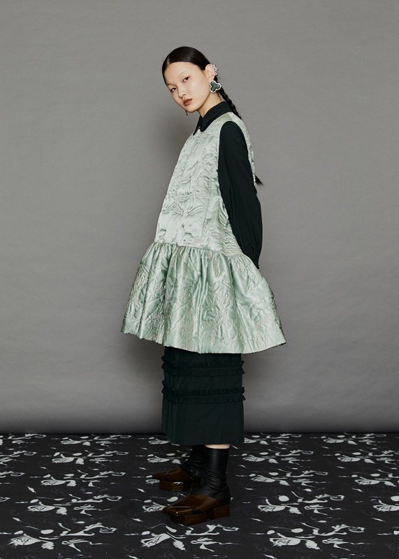 【商品圖6】絎縫裝飾緞面背心洋裝-薄荷綠-$27,800