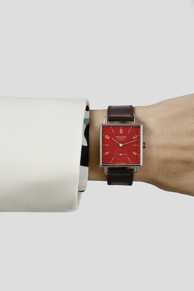 NOMOS TETRA NEOMATIK 紅色款情境圖2